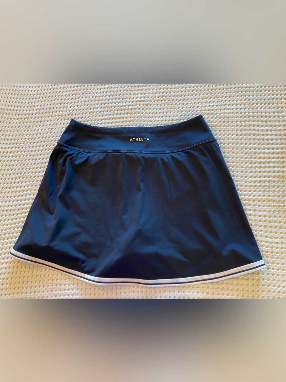Athleta Crosscourt High Rise Tipped 14" Skort Navy & White Medium - Picture 8 of 9
